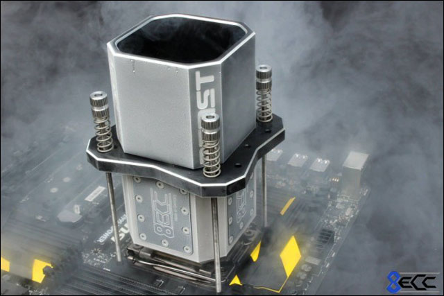 Overclocker Der8auer představil svůj nový komín pro chlazení GPU tekutým dusíkem