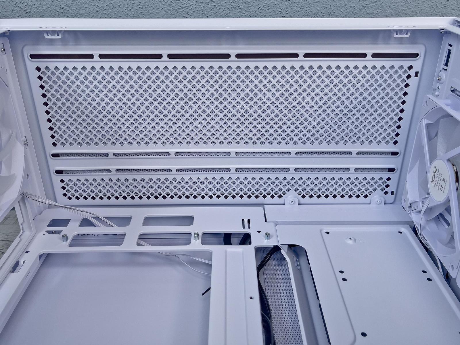 Test skříně XPG Starker AIR BTF – atraktivní vzhledem i cenou