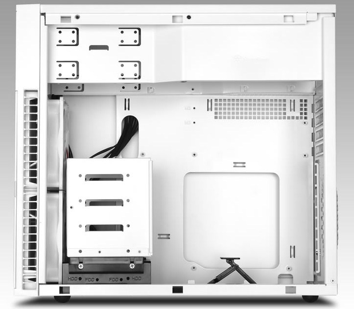 SilverStone Precision PS07: sněhobílá bedna míří na trh