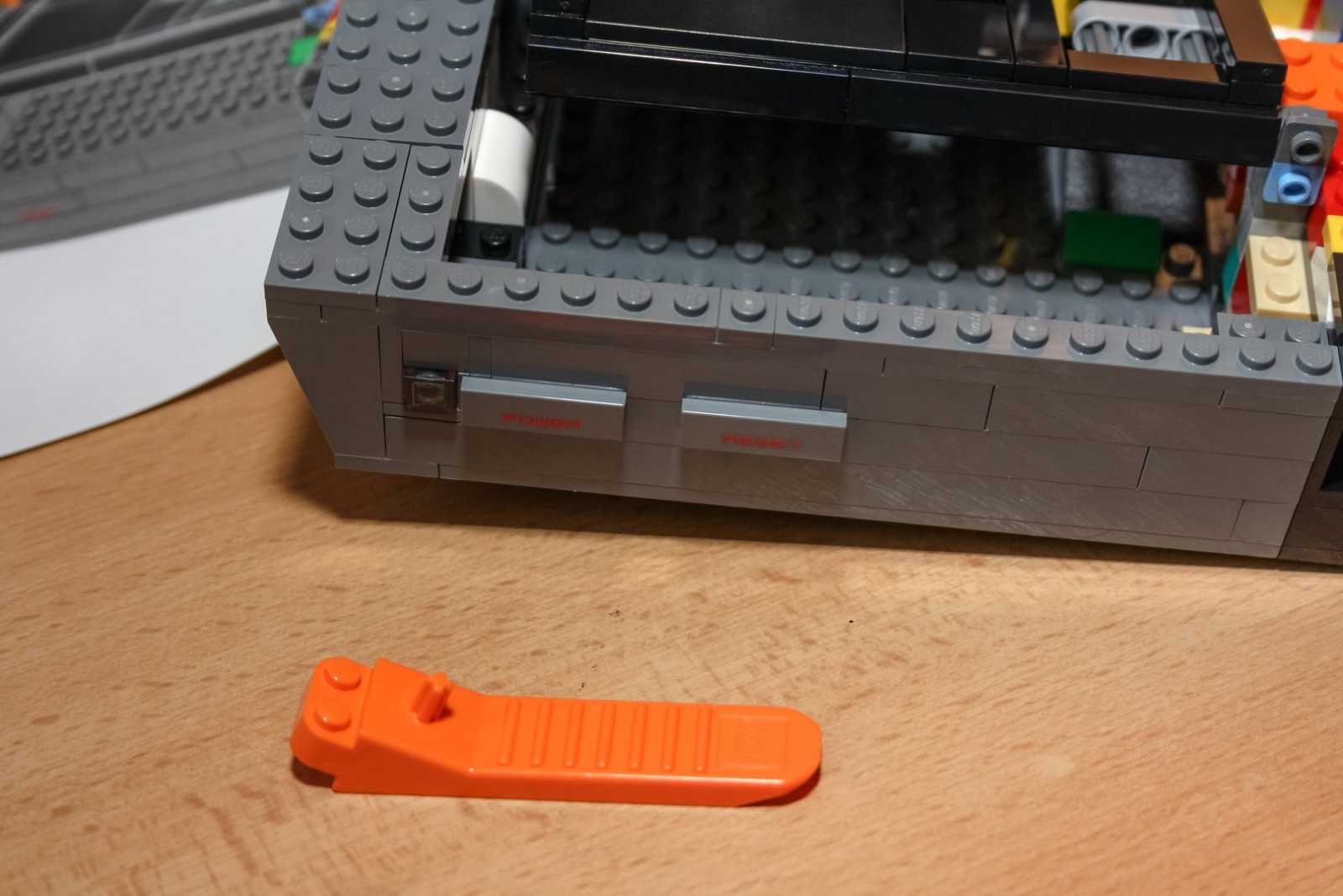 NES, jeho jméno je Lego NES!