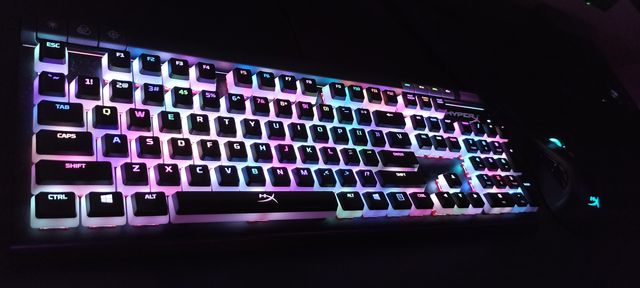 HyperX Alloy Elite 2 – červené spínače a oslnivé podsvícení 