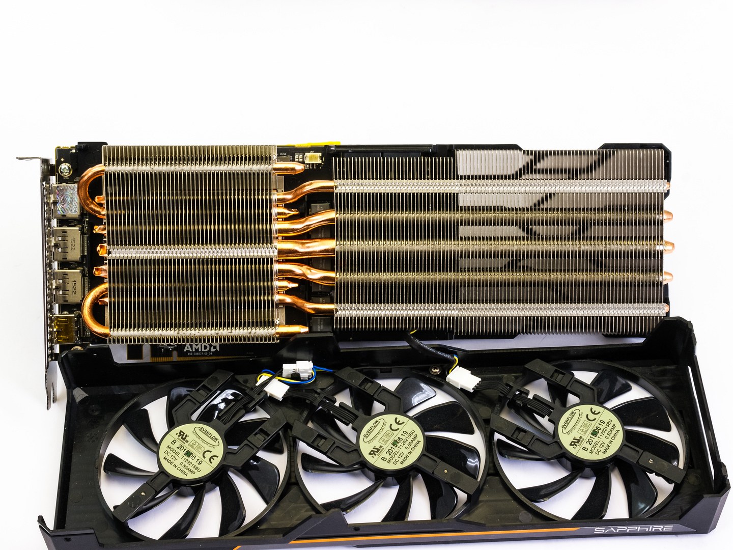 Sapphire Nitro R9 Fury v testu: Levnější, výhodnější, ale...