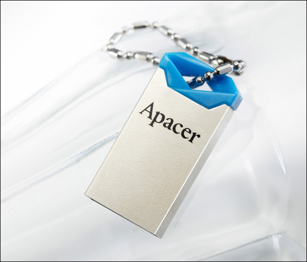 Apacer uvádí na český trh miniaturní flash disk AH111