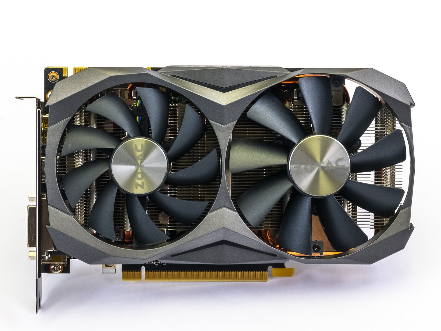 Zotac GTX 1080 Mini: „zabiják“ GTX 1070 Ti v testu