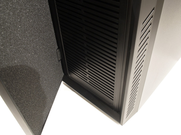 CoolerMaster Silencio 550 – nejlepší case za cenu okolo 1800 Kč