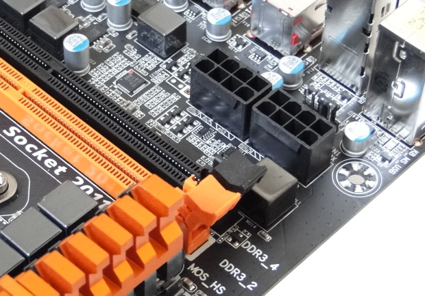 Gigabyte X79-UD7 – nejvyšší model, ale na konkurenci nestačí