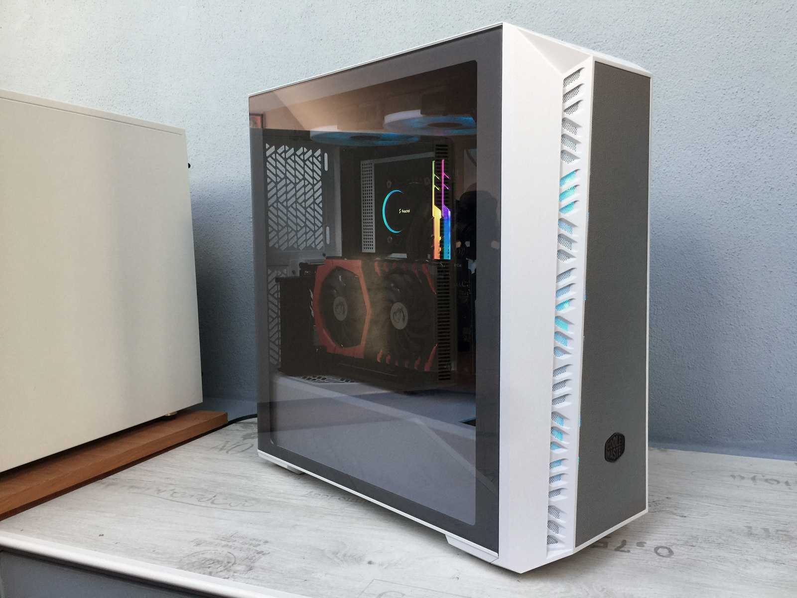 Test skříně Cooler Master MasterBox 520 MESH s přídavným vertikálním držákem grafiky