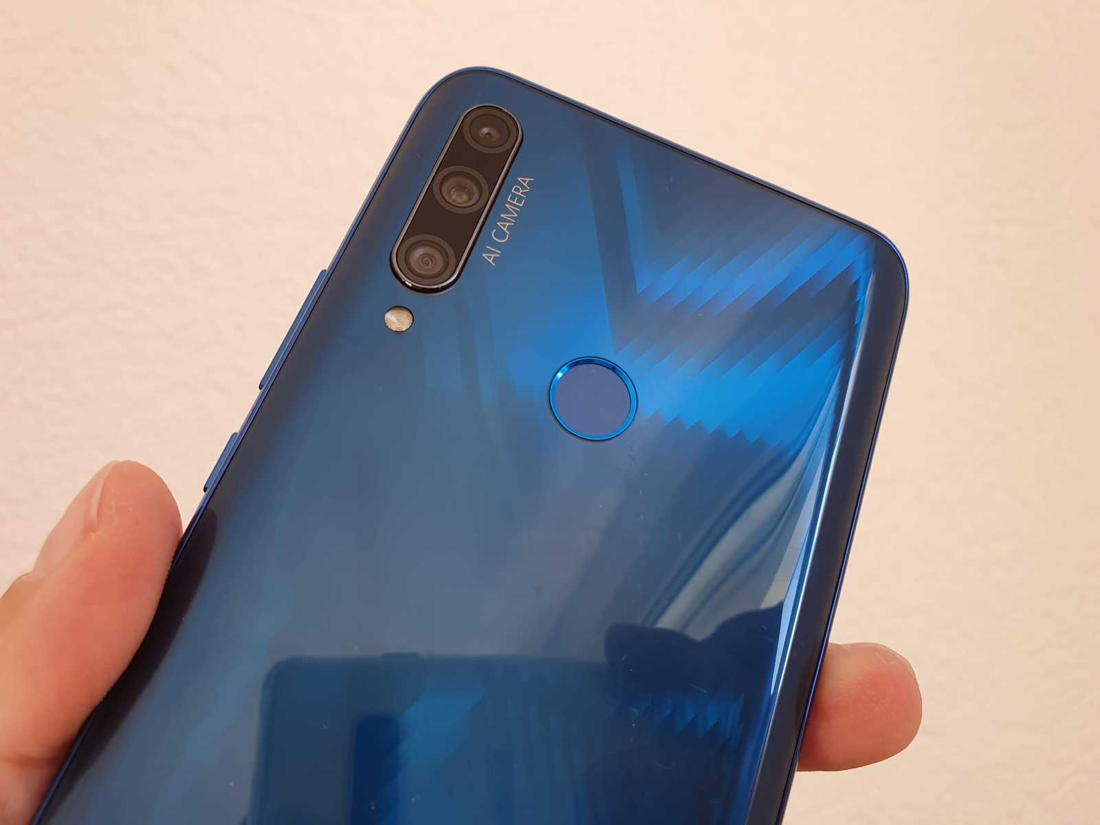 Test Honor 9X: vyskakovací selfie kamerka a provokující záda