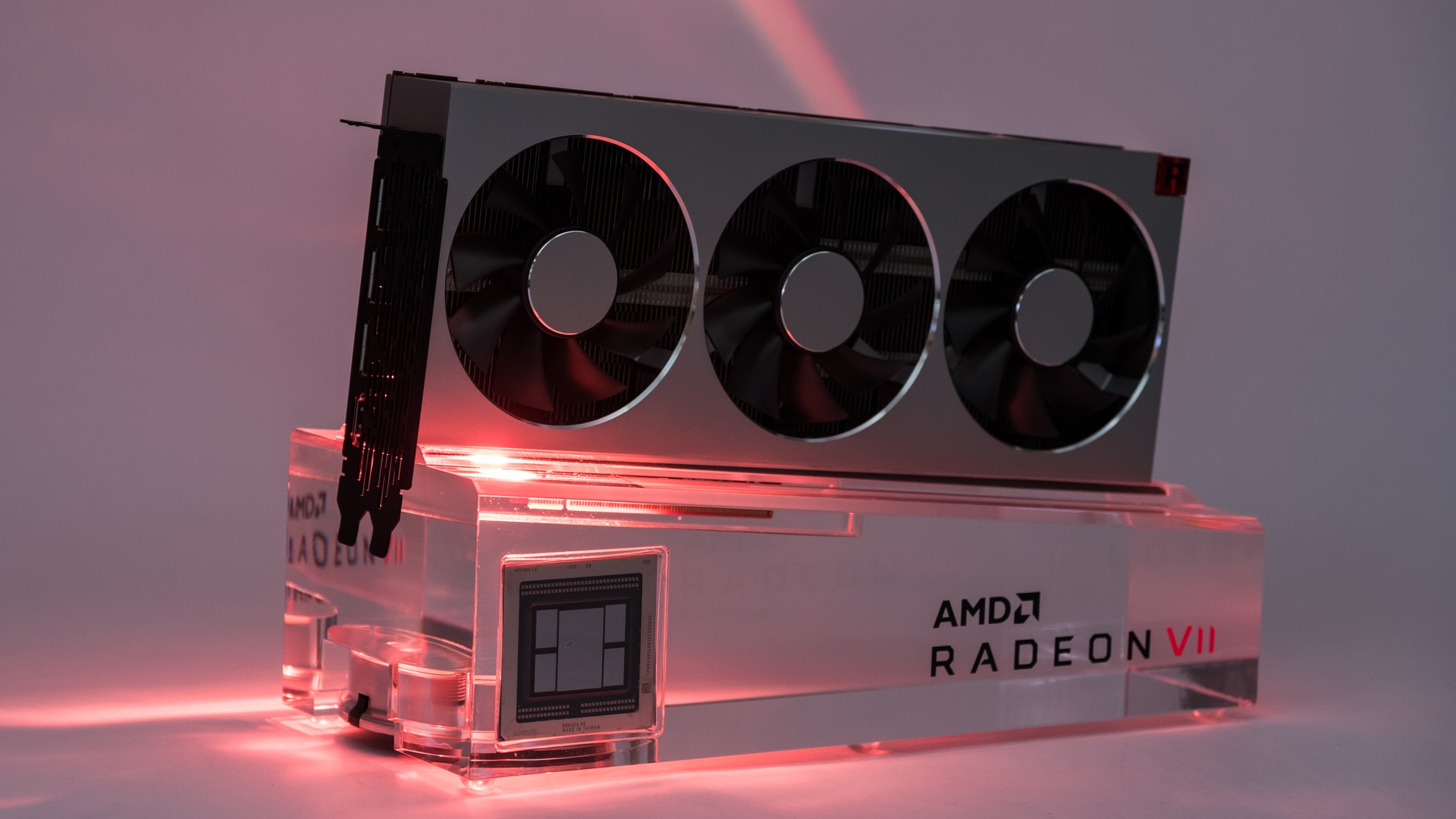 Radeon VII v redakci, testy už za pár dní