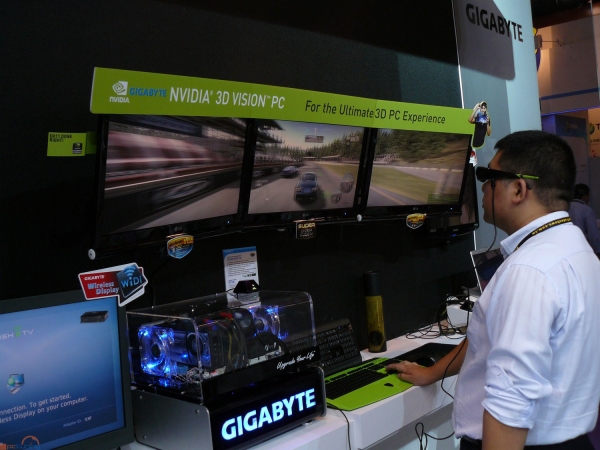 Gigabyte v Taipei - čtyři spárované Radeony a nVidia 3D Surround