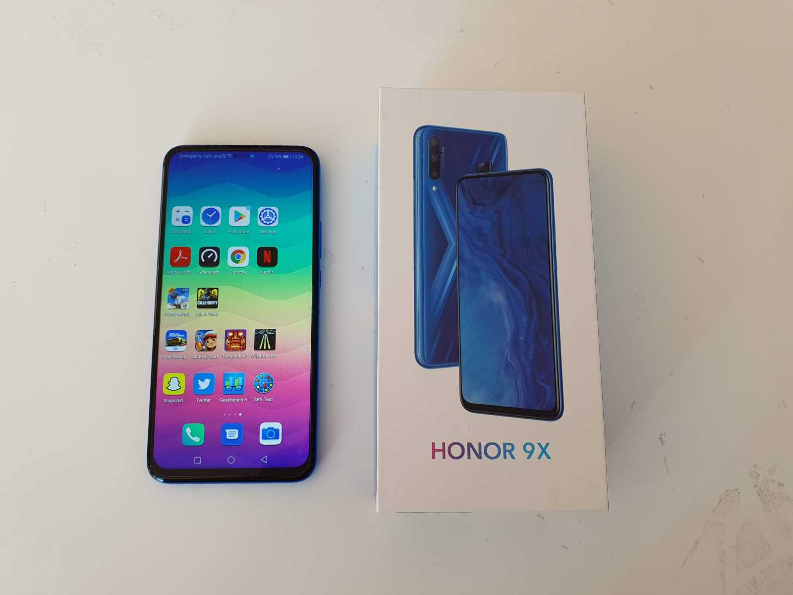 Test Honor 9X: vyskakovací selfie kamerka a provokující záda