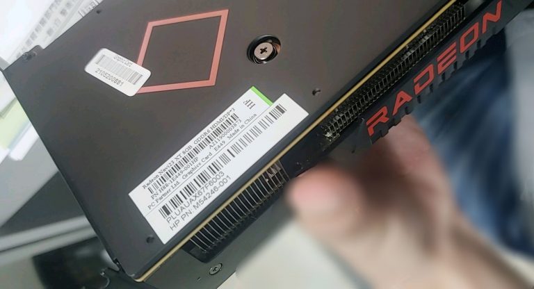 AMD Radeon RX 6600 XT na nové fotografii