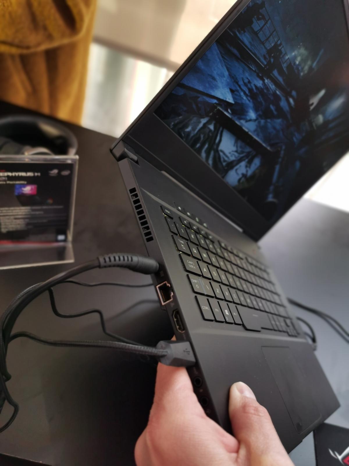 ASUS představil nové notebooky ROG. Udělají všem hráčům radost!