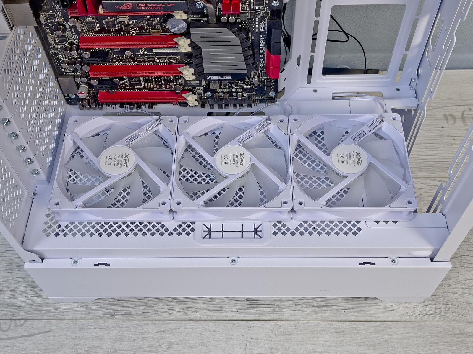 Test skříně XPG Starker AIR BTF – atraktivní vzhledem i cenou