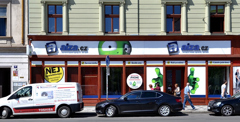 Alza.cz otevřela v Praze specializovaný mobilní showroom