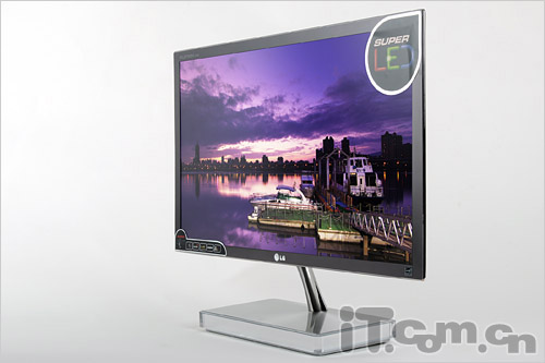 Krátké preview LG E2290V – monitor tenký pouhých 7,2 mm díky LED podsvícení