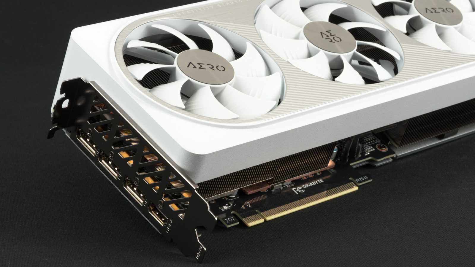 Gigabyte GeForce RTX 4070 Aero OC 12G: Tichá a úsporná