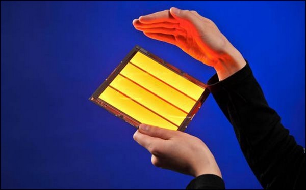 Vědci vyvinuli efektivnější a levnější OLED displeje
