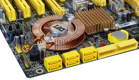 DFI NF590 SLI-M2R/G - SLI luxus podruhé