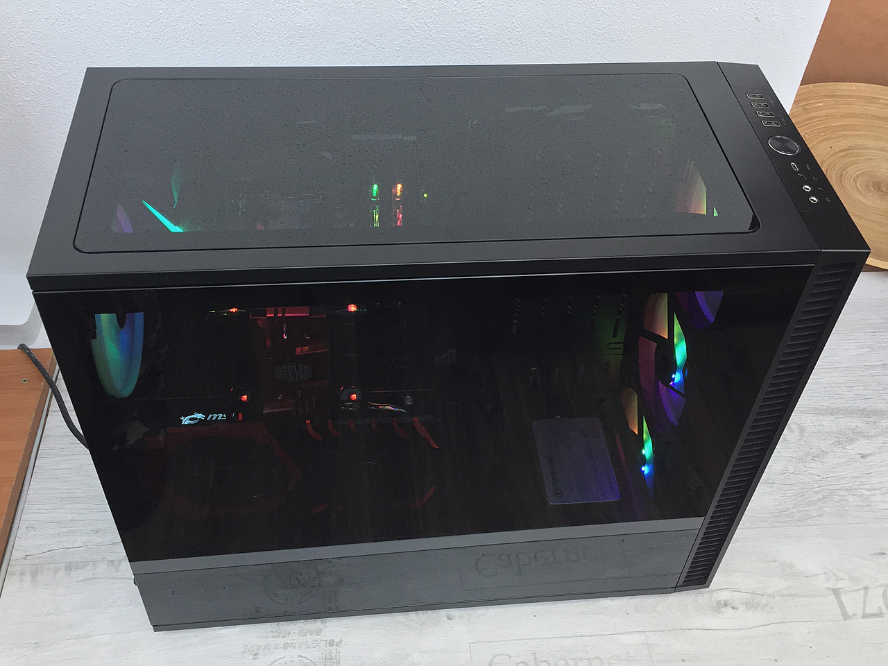 Fractal Design Define S2 Vision: první skříň švédů s RGB LED