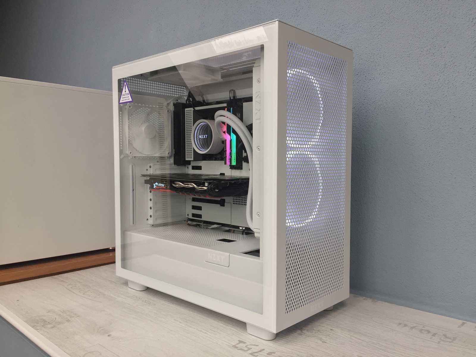 Test skříně NZXT H7 FLOW: více prostoru a lepší odvětrávání pro výkonný hardware