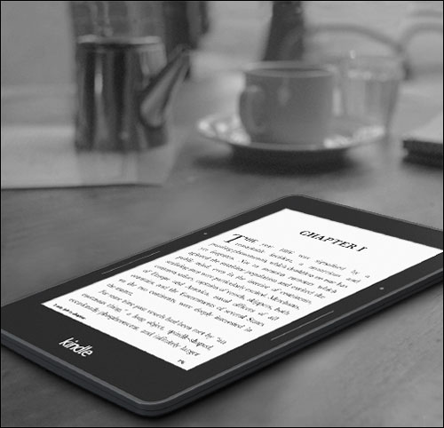 Amazon se vrací ke kořenům, jeho nový eReader Kindle Voyage bude mít tlačítka pro obracení stránek