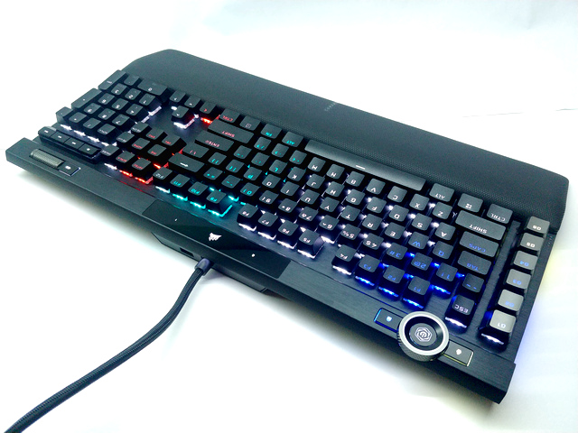 Corsair K100 RGB: herní optická klávesnice?!