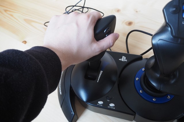 Velký test joysticků: čtyřka pro ty náročnější