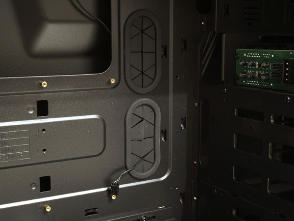 CoolerMaster HAF XM – chcete mít pod stolem bunkr?