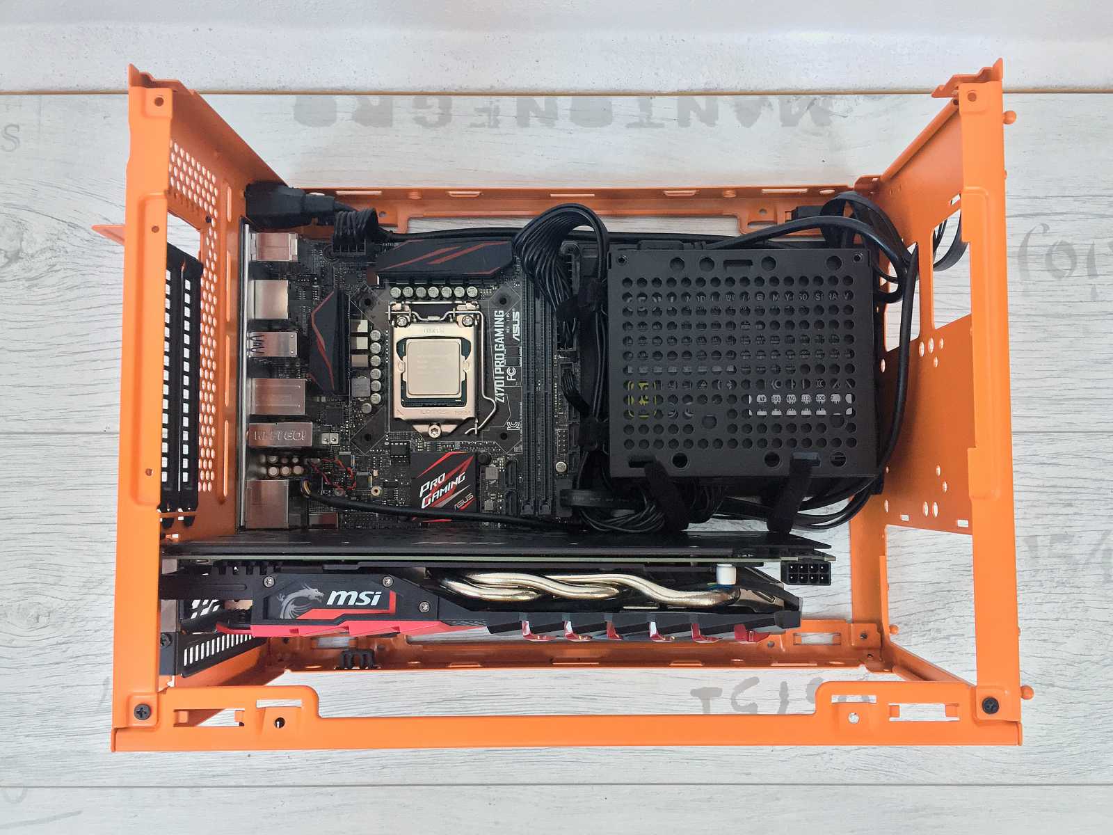 Test mini-ITX skříně Cooler Master MasterBox NR200P Color