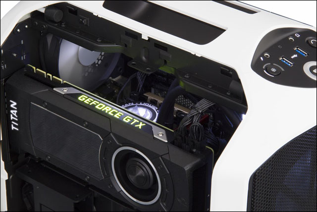 HAL3000 přináší první tuzemskou PC sestavu vybavenou grafickou kartou GeForce GTX TITAN X