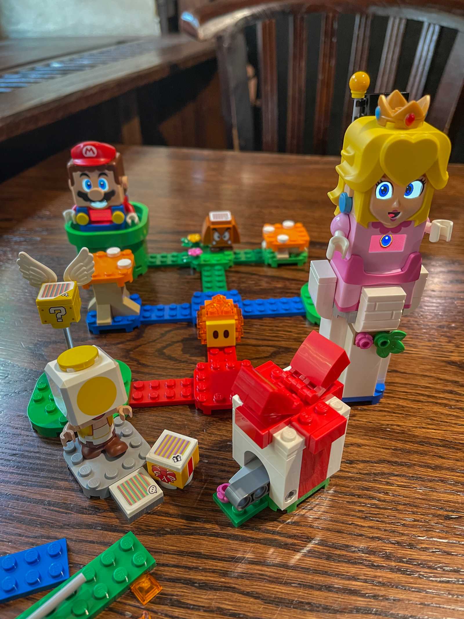 LEGO Super Mario a princezna Peach: Konečně dobrodružství s princeznou!