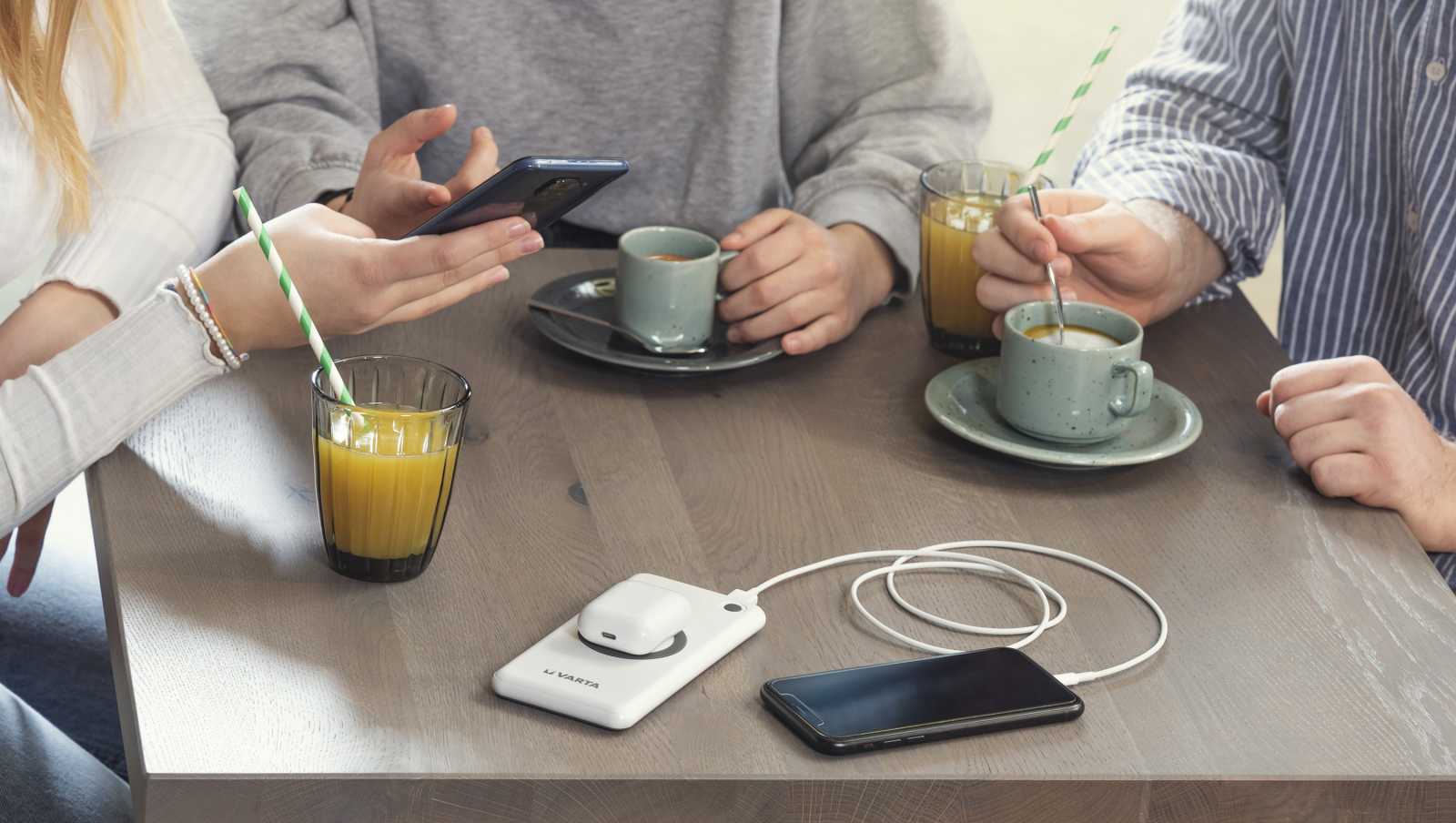 Varta Wireless Power Bank je multitalent na nabíjení