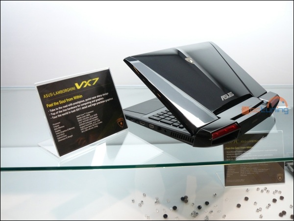 ASUS Lamborghini VX7 - nadupaný notebook s logem závodního vozu