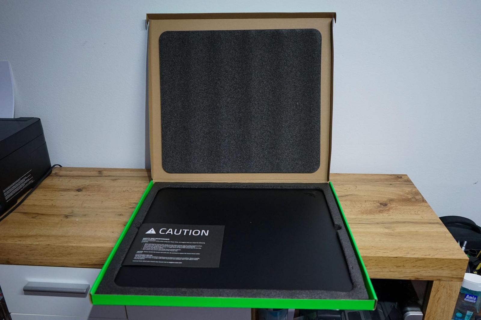 Test prémiových podložek Razer: sklo a zářivé podsvícení