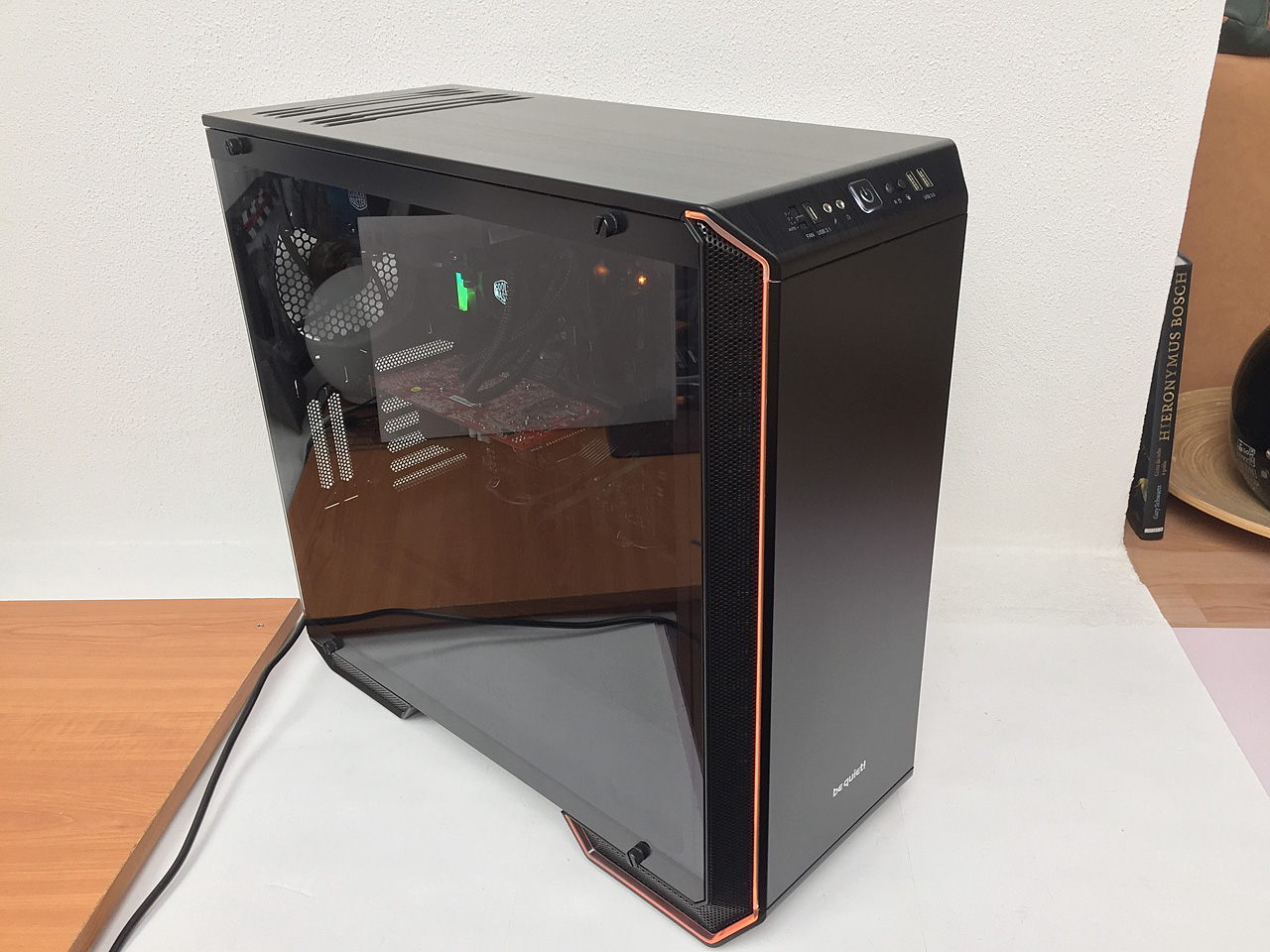 be quiet! Dark Base 700 – luxus v černém s RGB šperkem