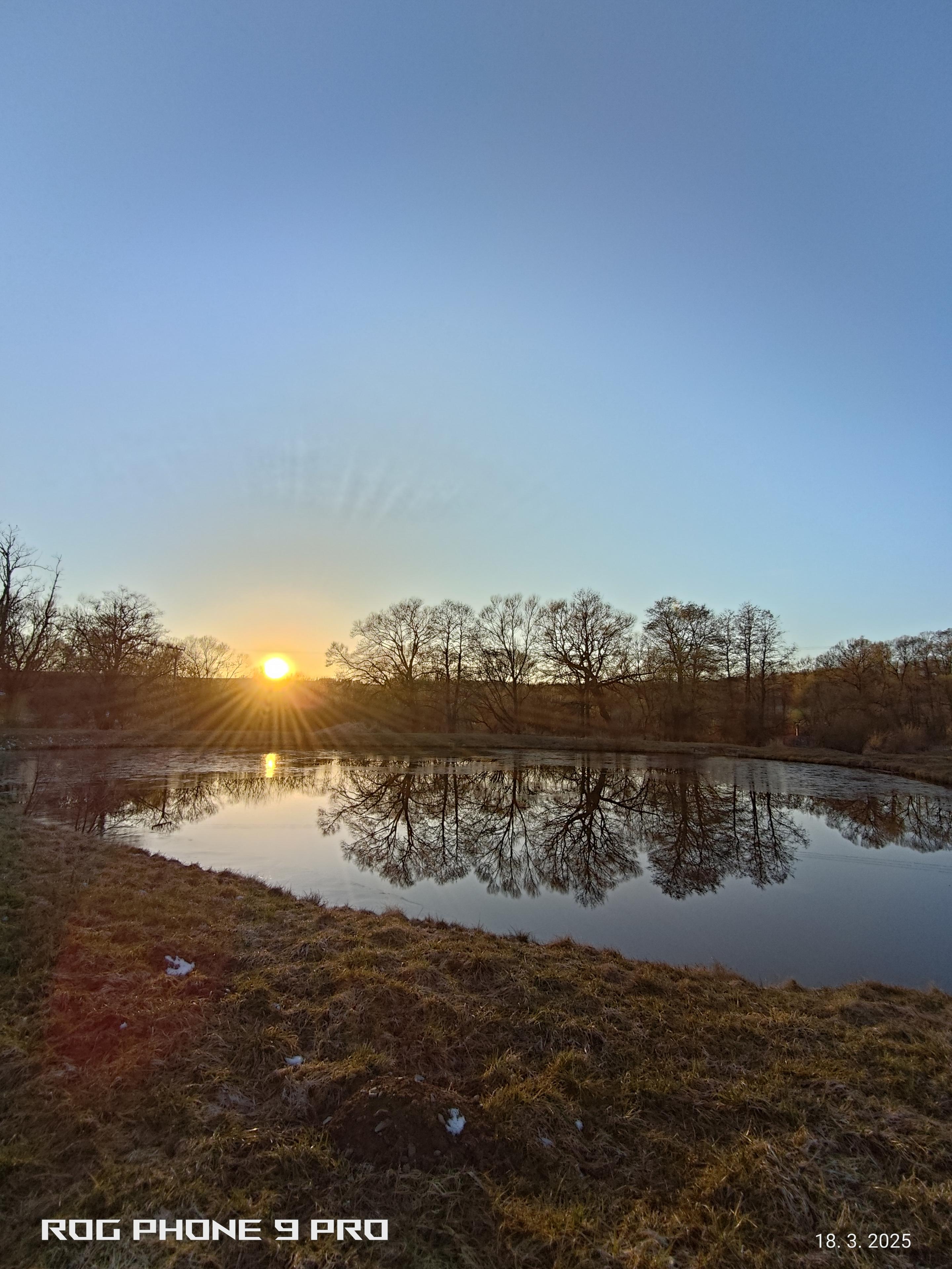 Západ slunce, za horšího světla, málo detailů ale povedený snímek