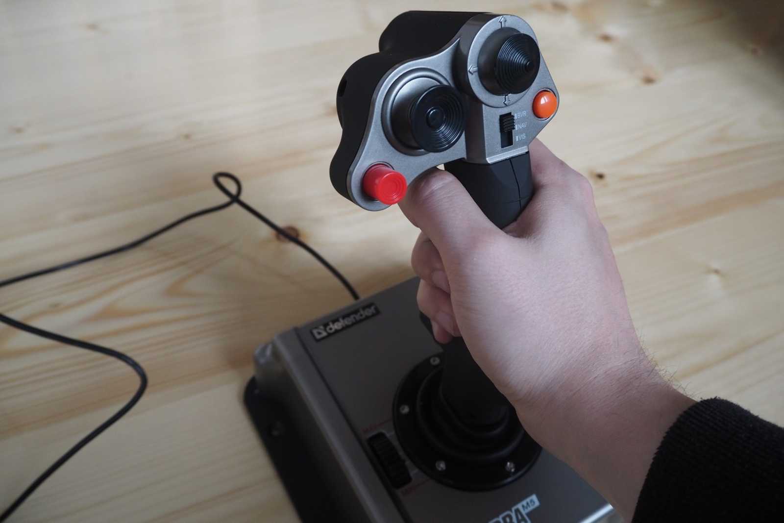 Velký test joysticků: čtyřka pro ty náročnější