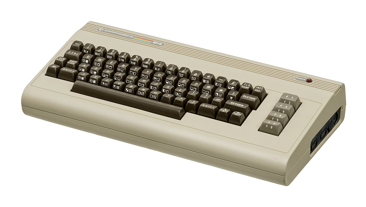 Commodore C64 Maxi — Návrat osmibitové legendy po 40 letech