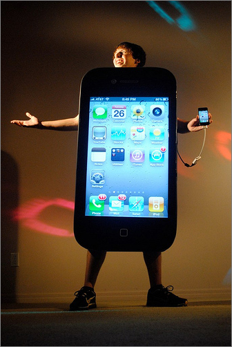 guyPhone 4: bláznivý fanoušek Applu převlečený za iPhone [video]