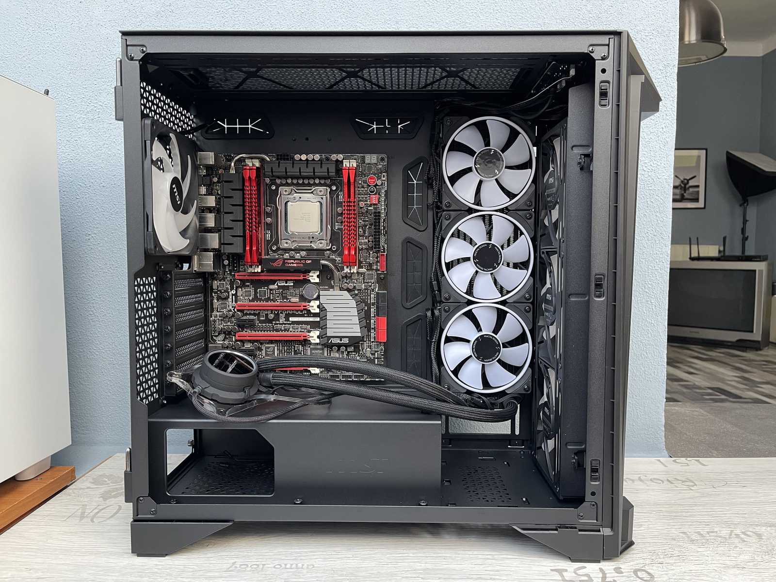 Test skříně MSI MEG PROSPECT 700R – velký displej coby oceněná inovace