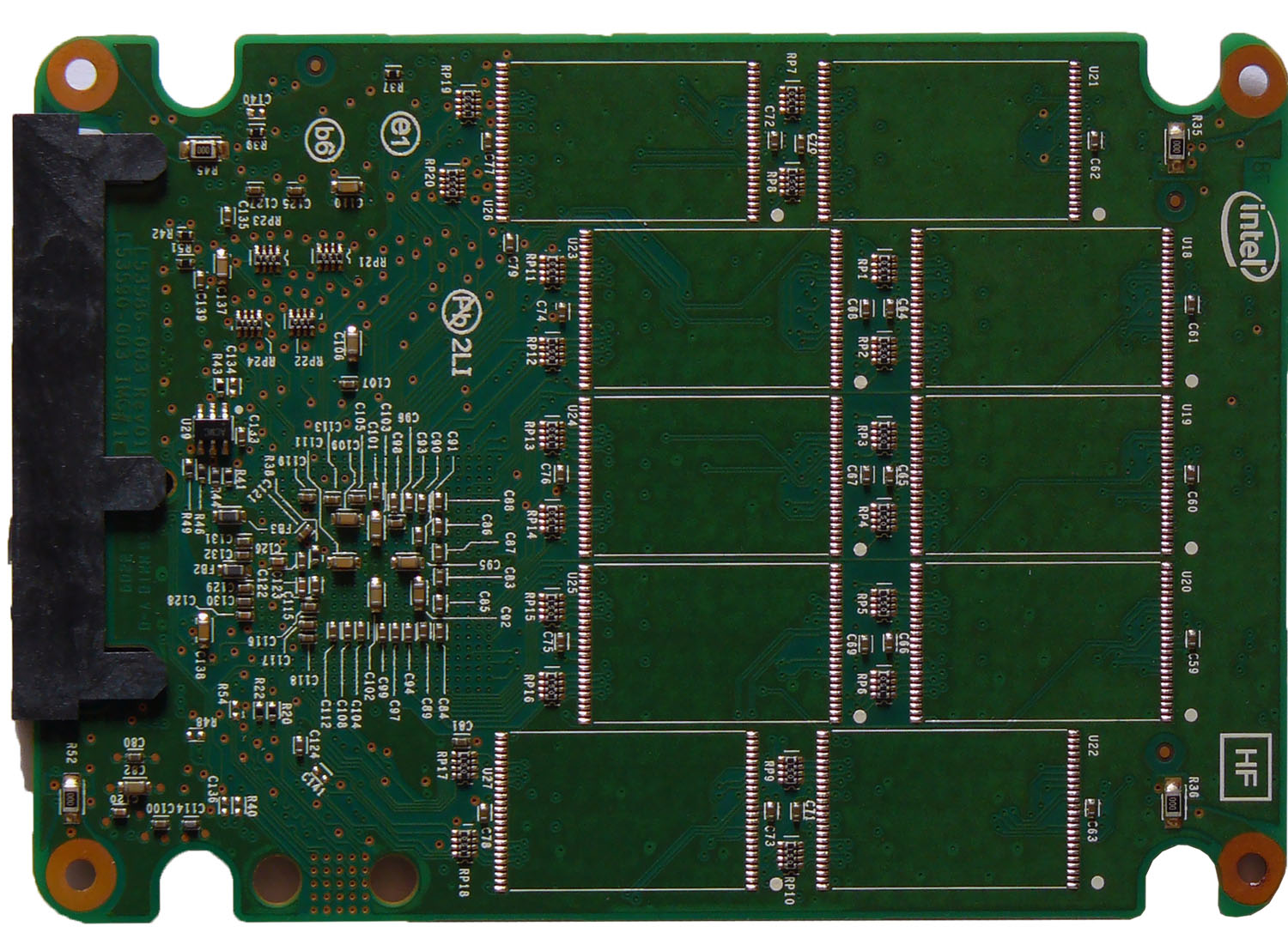  nahoře nové 34nm SSD Intel, dole první 50nm generace (pro zvětšení klikněte)