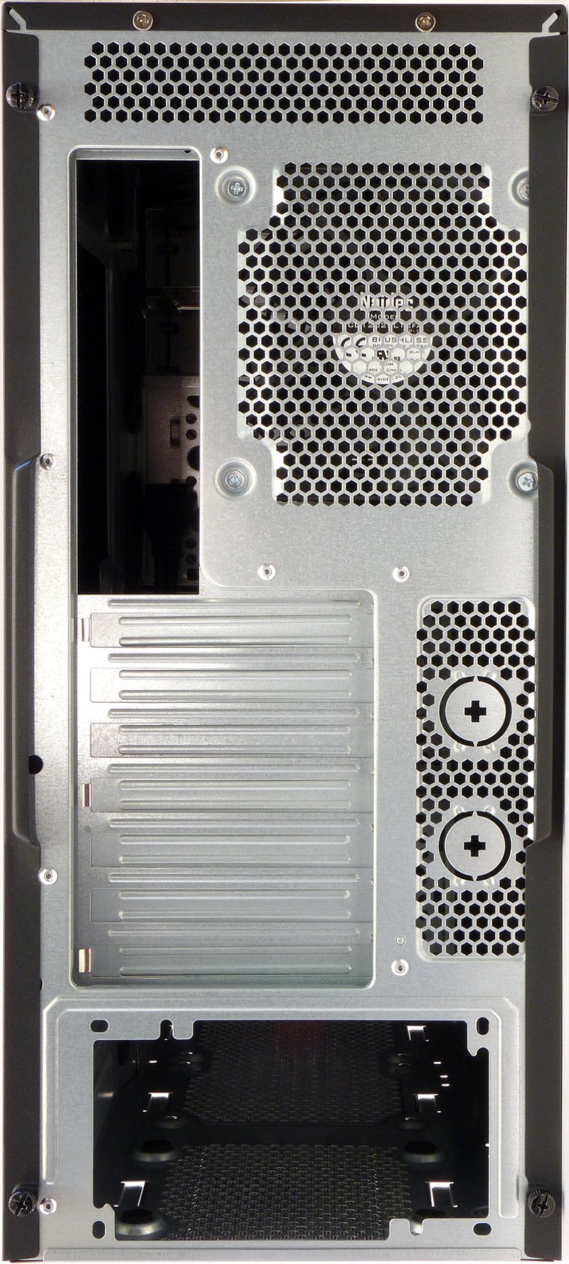 Supermicro SuperChassis GS50-000R – „herní“ skříň 