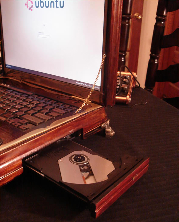 Datamancer Steampunk Laptop: Notebook ze středověku