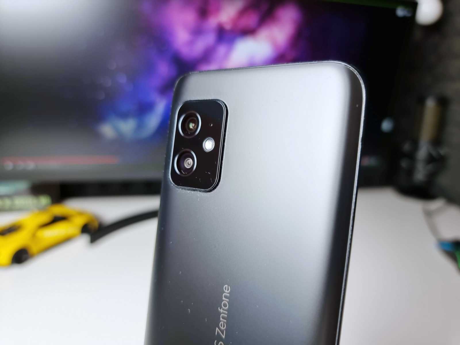 Asus ZenFone 8 | foto: vlastní