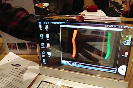 Samsung představí notebook s průhledným OLED displejem