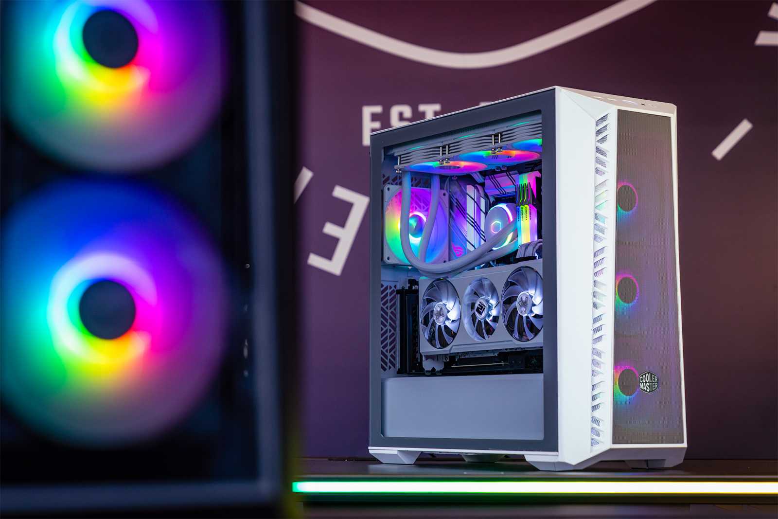 Test skříně Cooler Master MasterBox 520 MESH s přídavným vertikálním držákem grafiky