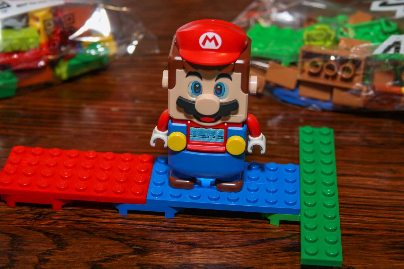 LEGO Super Mario a princezna Peach: Konečně dobrodružství s princeznou!