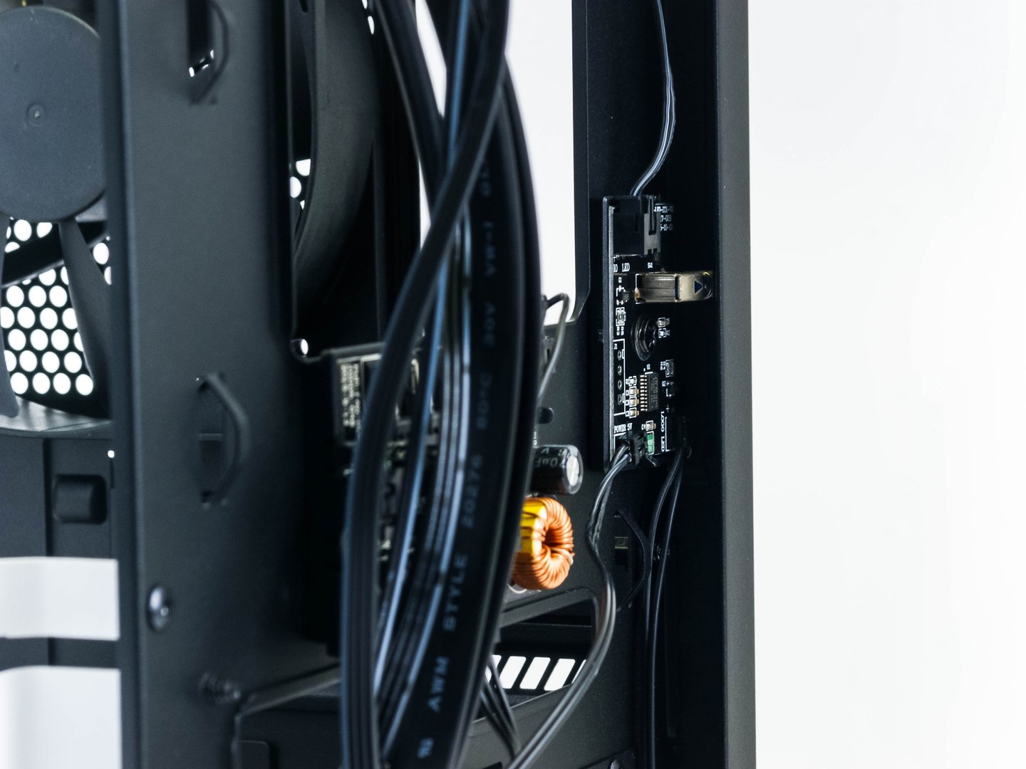 NZXT Manta: Malá skříň pro velké monstrum