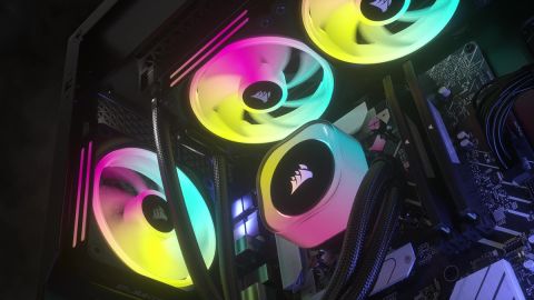 Corsair redukuje kabeláž, nové produkty skrze iCUE Link propojíte jedním kabelem